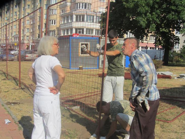 Неизвестные устроили погром на скандальной стройке в Минске