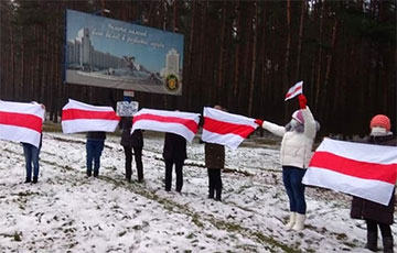 «Мы обязательно победим!»: женщины Минского района вышли на акцию