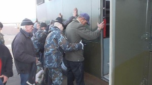 ОМОН и милиция задержали в Ждановичах более 90 человек