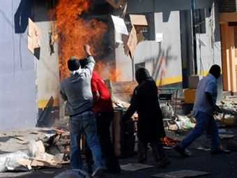 Толпа гватемальцев сожгла подозреваемого в убийстве
