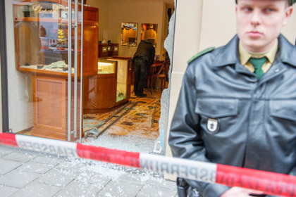 В Мюнхене арестовали подростков за ограбление магазина Chopard