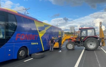 В Минске у автобуса БАТЭ отвалились два задних колеса