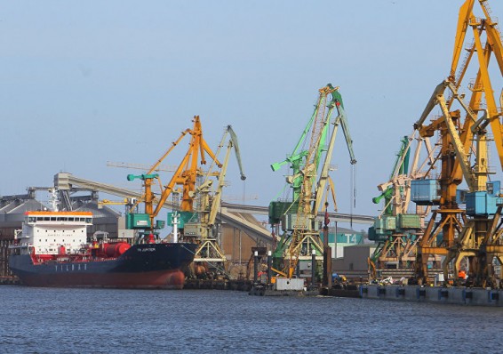 Беларусь будет экспортировать нефтепродукты через Россию