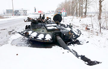 Самоуничтожился: московитский танк Т-80 взорвался на мине в Белгородской области
