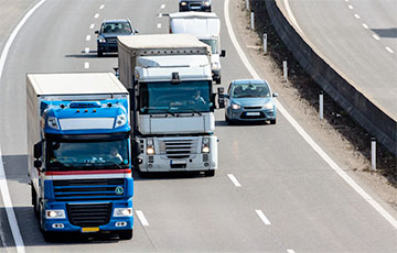 Казахстанские перевозчики призвали ЕС ограничить движение грузовиков на беларусских номерах