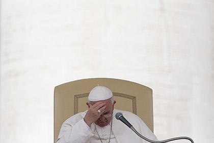 Папа Римский извинился за священников-педофилов