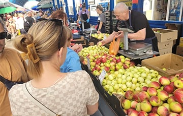 За чем на минской Комаровке большие очереди?