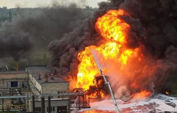 В Нижегородской области РФ горит нефтеперерабатывающий завод