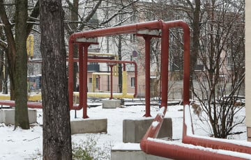 В Минске заметили трубы «в воздухе», которые портят вид