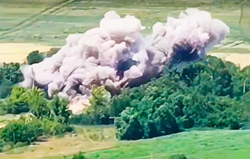 Украинские бойцы уничтожили вражескую САУ «Гиацинт-С» и два грузовика «Урал» с боеприпасами