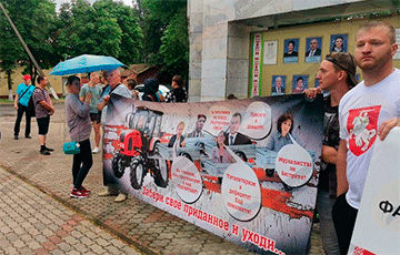 В Кировске призвали Лукашенко забрать свое «приданое» и уходить