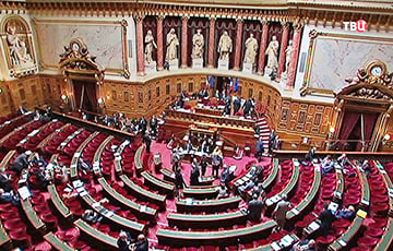 Парламент Франции не принял вотумы недоверия правительству
