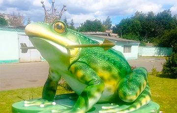В Вилейке создали 5-тонную лягушку