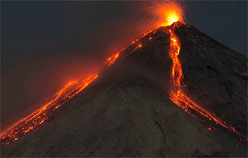 В Италии началось извержение сразу двух вулканов