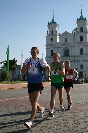 Денис Симанович стал победителем международного турнира по спортивной ходьбе памяти Петра Починчука
