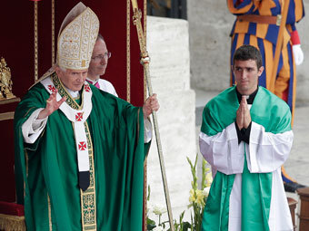 Папа Римский впервые благословил паству по-арабски