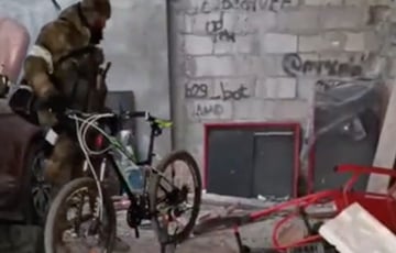 Чтобы быстрее убегать от ВСУ? Московитские мародеры массово крадут велосипеды