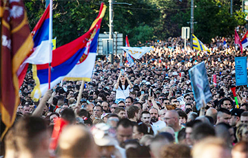 Вучича напугали многотысячные протесты в столице Сербии