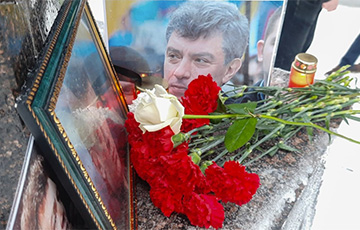 В городах Московии появились стихийные мемориалы в годовщину убийства Немцова