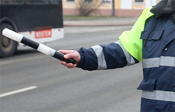 На улицах Минска появились люди в светоотражающих жилетах