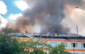 В московитской Тюмени пылает здание на территории областной думы
