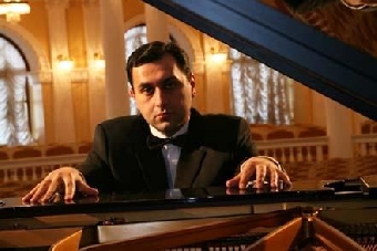 Белорусский пианист Смирнов выступит на концерте в Париже