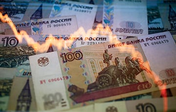 Российский рубль ускорил падение к доллару во время обращения Путина