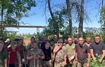 Раненые оккупанты на костылях записали обращение к Путину