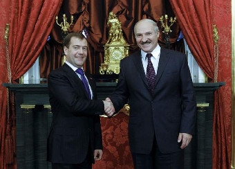 Лукашенко и Медведев могут в ноябре подписать новые контракты по нефти и газу