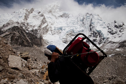 Непальской армии поручили разнимать драки на Эвересте