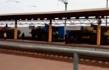 Возле Минска заметили вагоны с военной техникой