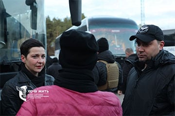 Вывезенные в Украину беларусские экс-политзаключенные едут в Польшу