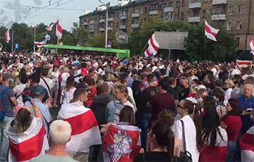 Жители Бреста скандируют «Минск – мы с тобой!»