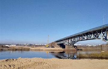 Санкции остановили ремонт моста в Бобруйске