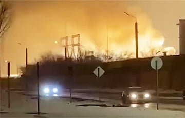 В Челябинске случился эпичный пожар на заводе, производящем танковые двигатели