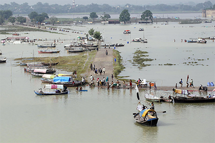 Из-за муссонных дождей в Азии погибли сотни людей