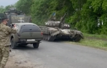 Появилось видео, на котором военная техника якобы заходит на территорию Белгородской области РФ
