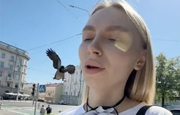 В Минске ворона атаковала девушку и ранила ее до крови
