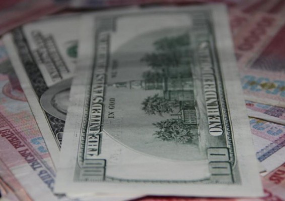 Рубль опустился ниже 20 тысяч за доллар