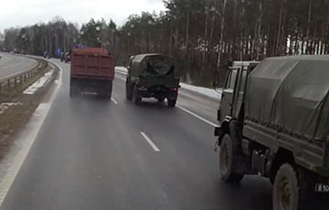 В направлении Лельчиц едет большая колонна военной техники РФ