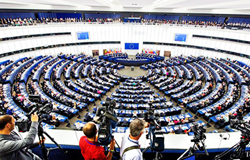 Резолюция Европарламента: Немедленно разблокировать «Хартию-97» и прекратить репрессии против СМИ