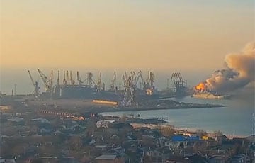 Появилось детальное видео уничтожения московитского корабля «Орск» в Бердянске