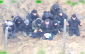 Литва показала задержание нелегалов на границе с Беларусью