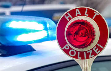 В Германии пара устроила секс во время езды по автобану