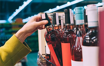 В Беларуси запретили продавать московитский алкоголь