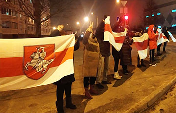 Минская Малиновка вышла на вечерний протест