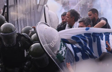 Протесты против реформ президента Аргентины переросли в столкновения