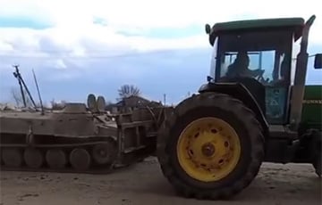 Украинские трактористы забрали у оккупантов броневик и грузовик