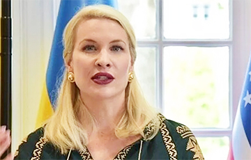 Дочь Келлога призвала наказать тех, кто заставил солдат США стелить дорожку Путину