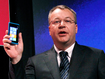 Продажи смартфонов Nokia за год сократились вдвое